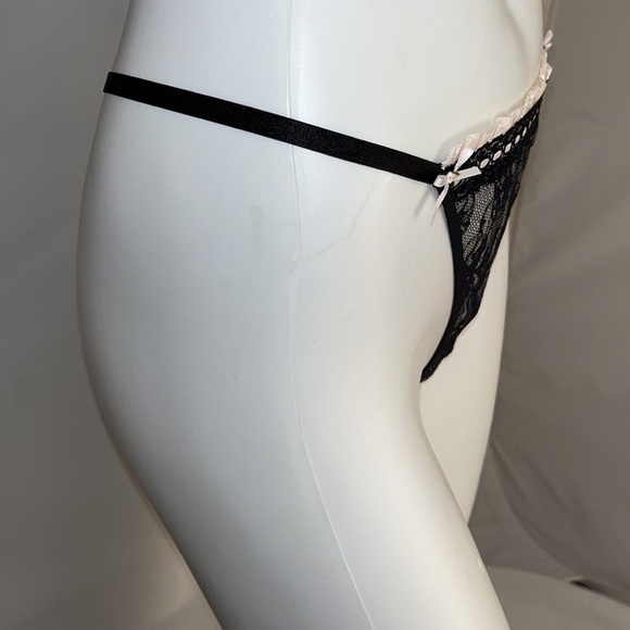 Victoria’s Secret light pink and black nylon lace v-string - Picture 2 of 12